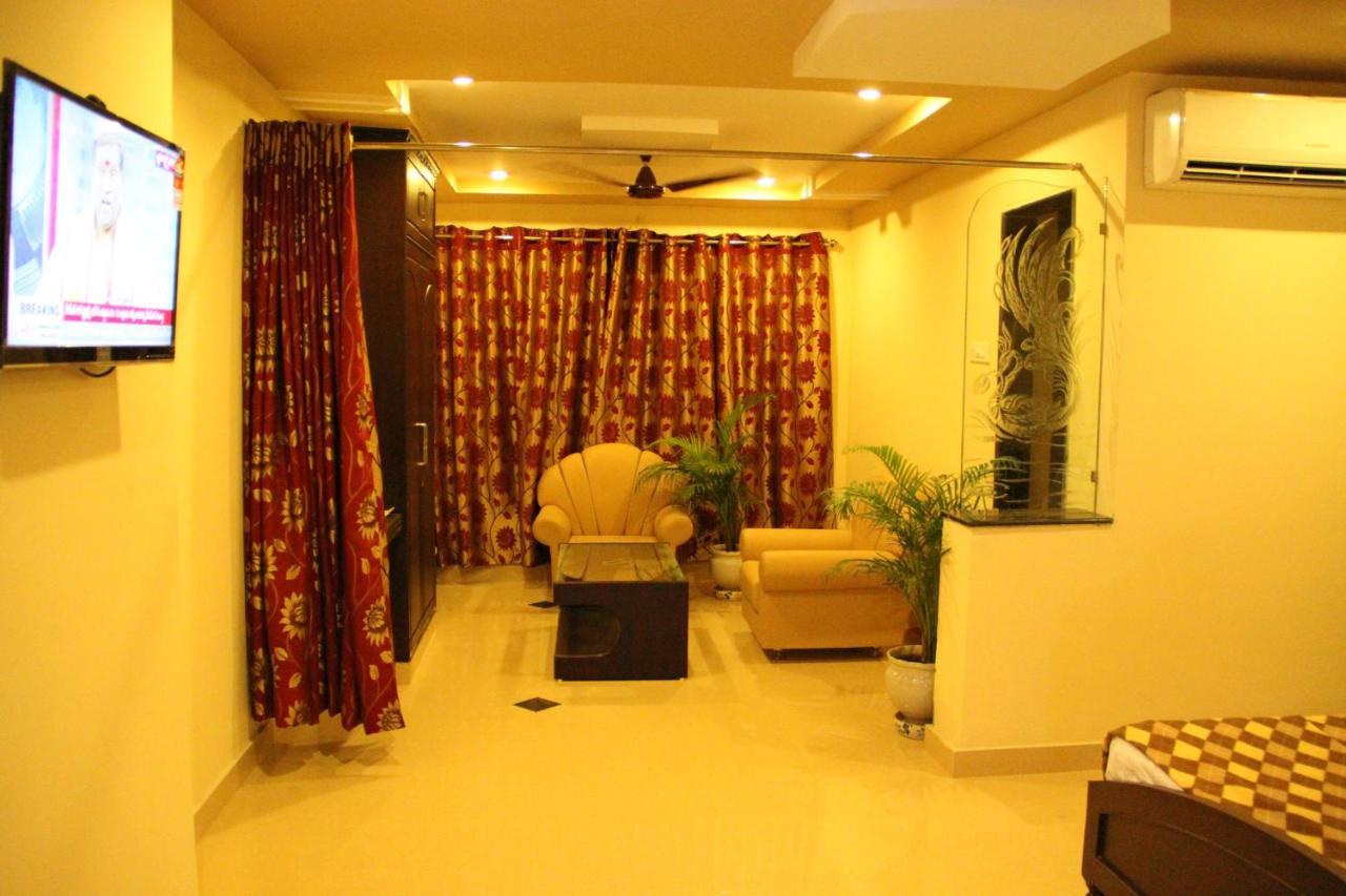 Hotel Sri Grands Rājahmundry Exterior photo