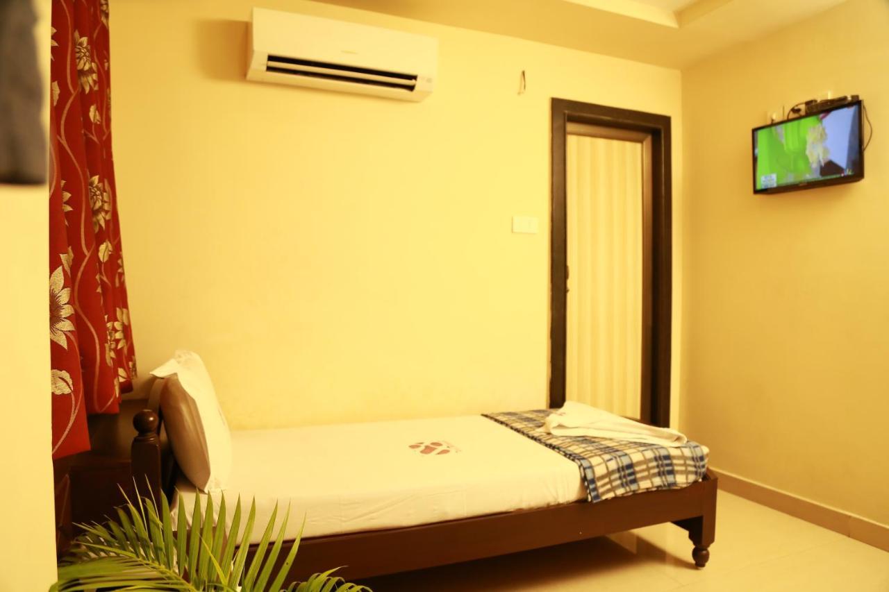 Hotel Sri Grands Rājahmundry Exterior photo