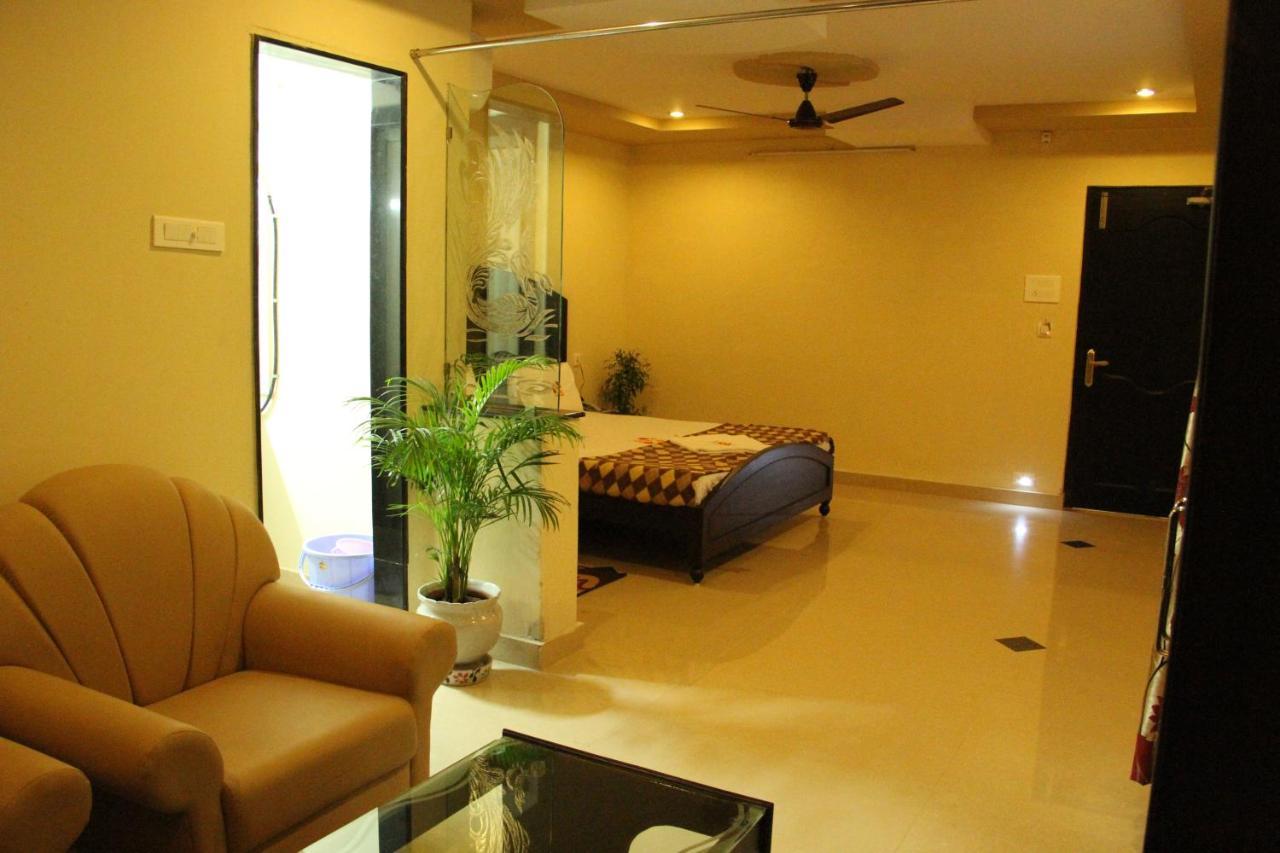Hotel Sri Grands Rājahmundry Exterior photo